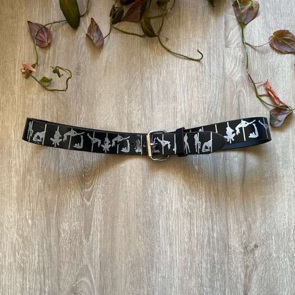 Vintage NO FEAR Black Silver Stripped Exotic Dancer Print Leather Belt28/33”